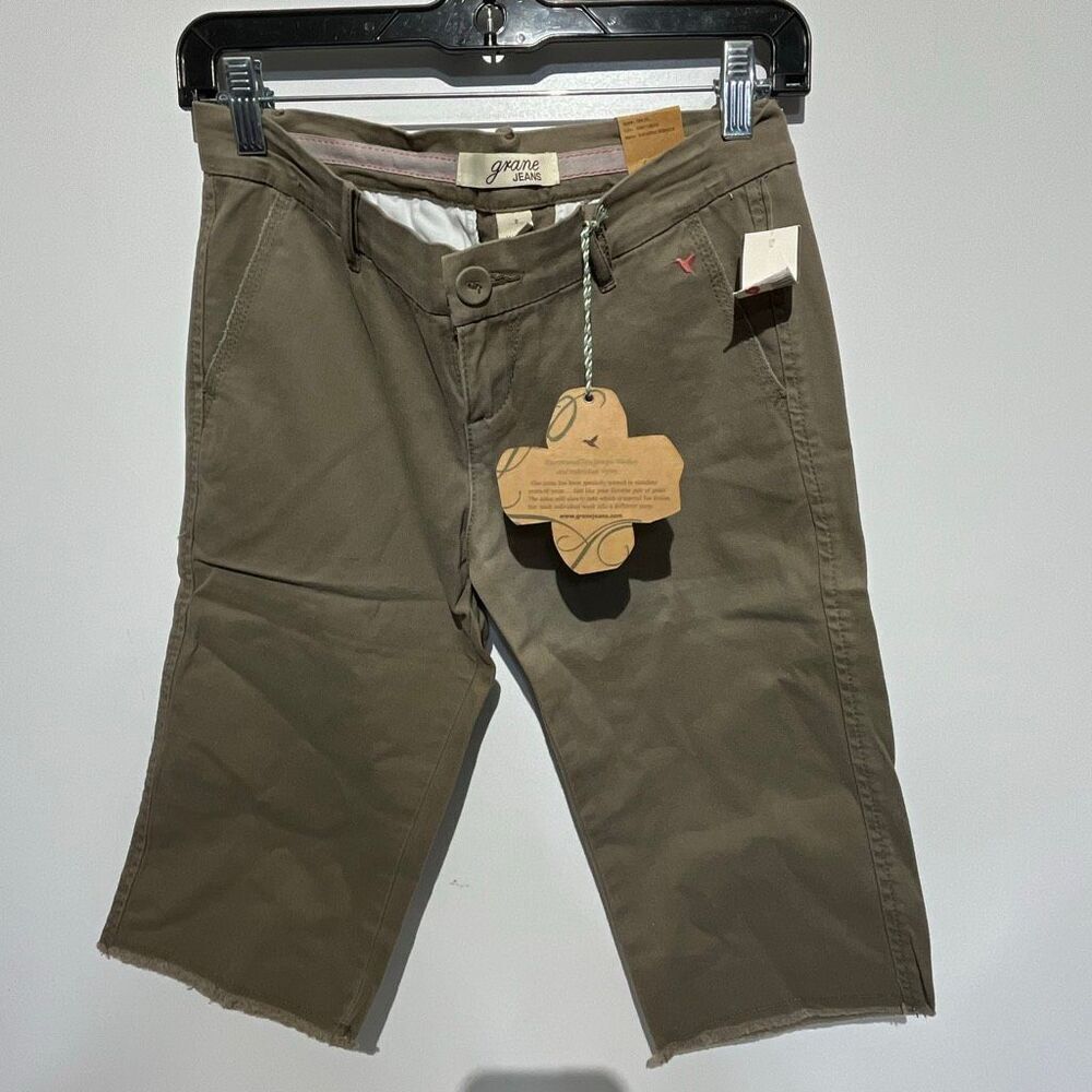 Grane Jeans Women's Army Green Frayed Khaki Capri Pants Size 3 NWT